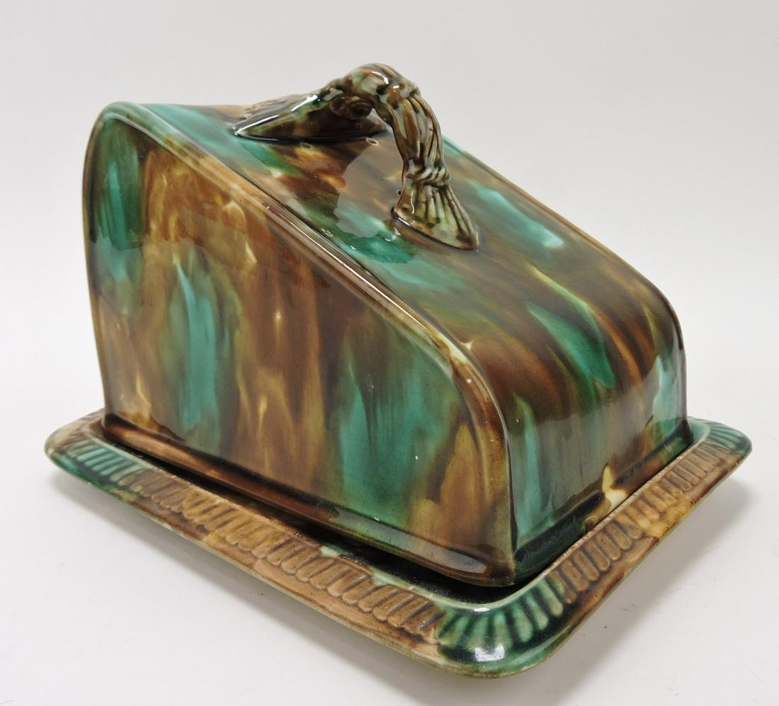 Majolica wedge cheese keeper, rim (1 of 1)