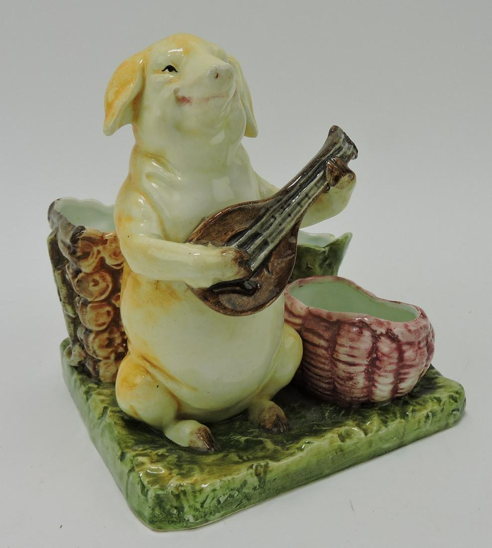 Majolica frog with mandolin match striker (1 of 1)