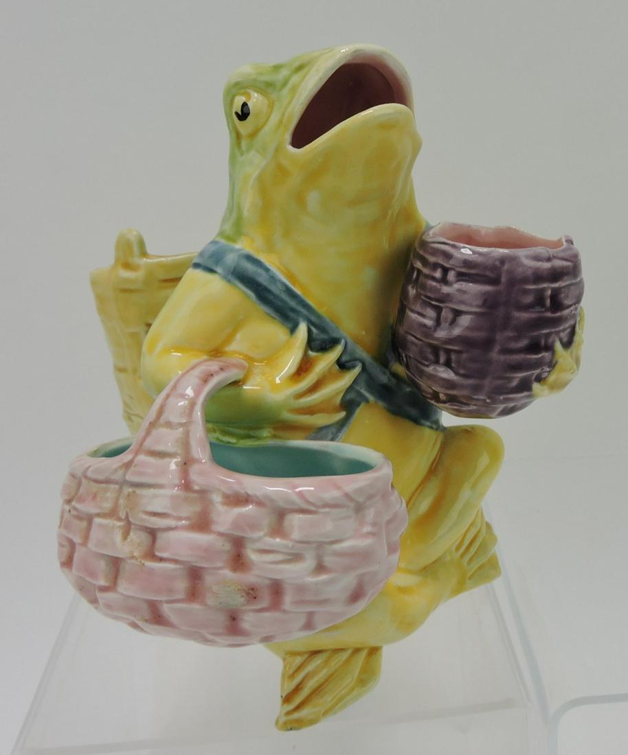 Majolica frog with baskets match striker (1 of 1)