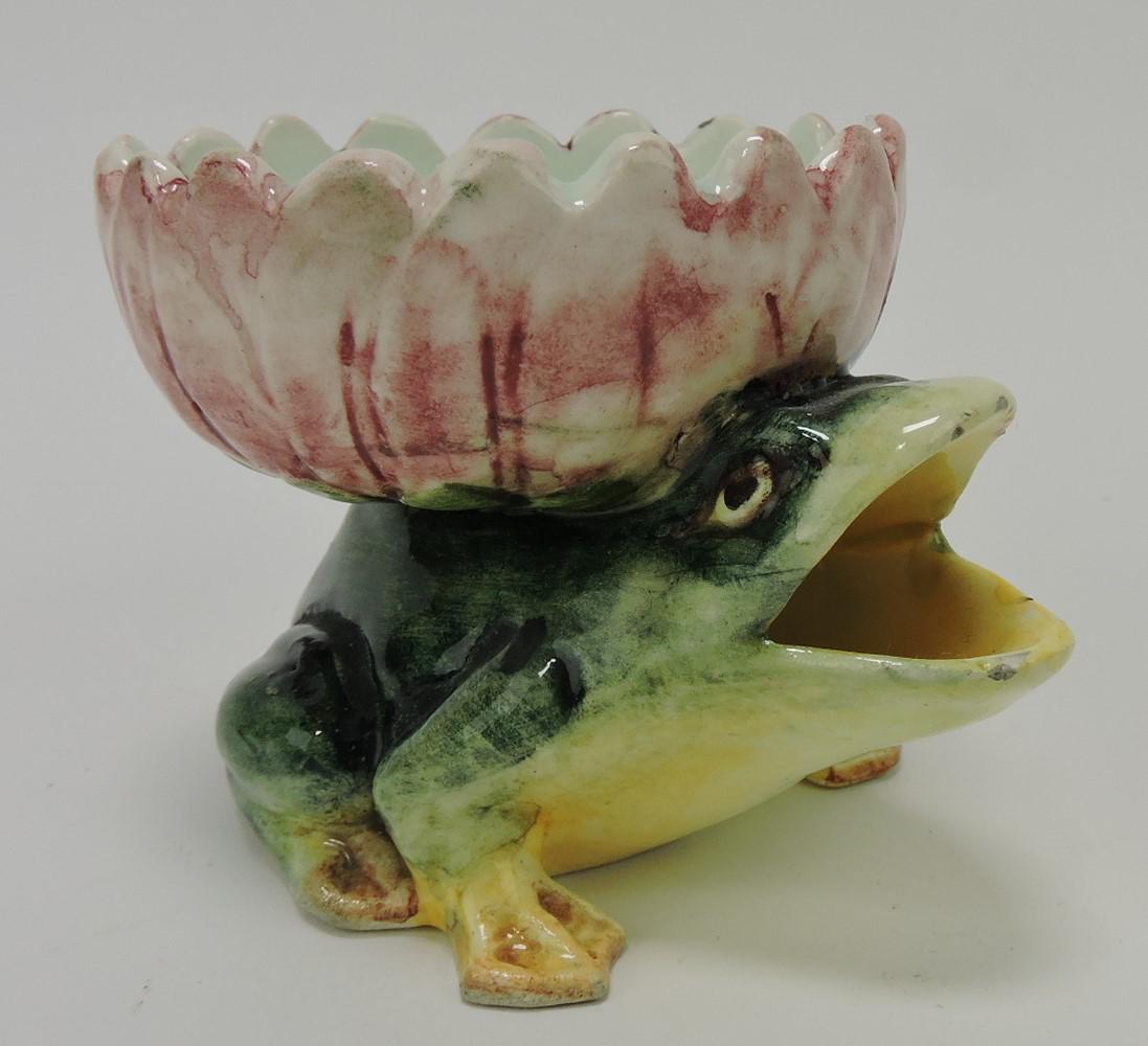 Majolica Continental frog and water lily (1 of 1)