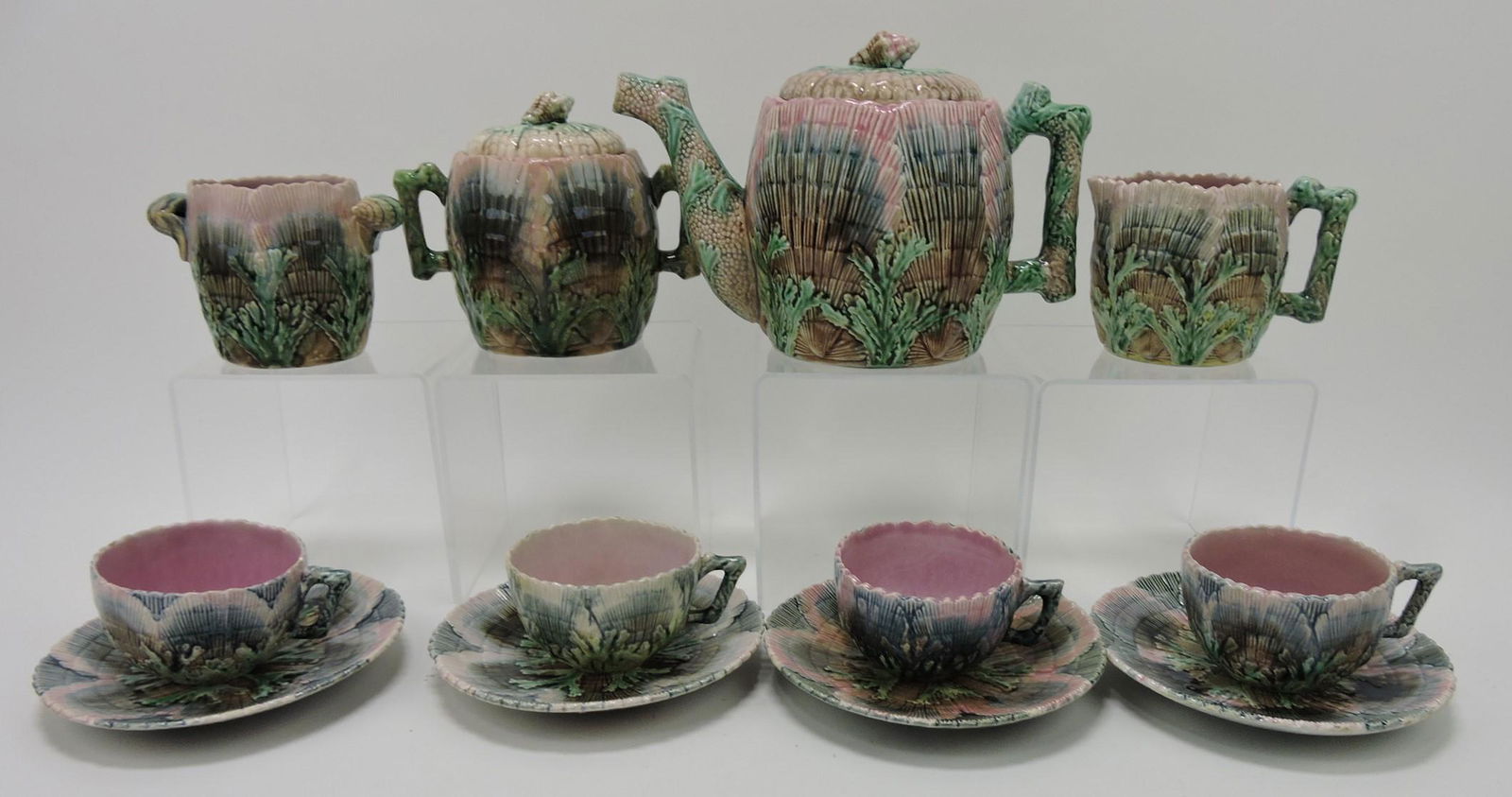Etruscan shell and seaweed majolica: tea set with teapot, cream, sugar, spooner, and 4 cups/saucers