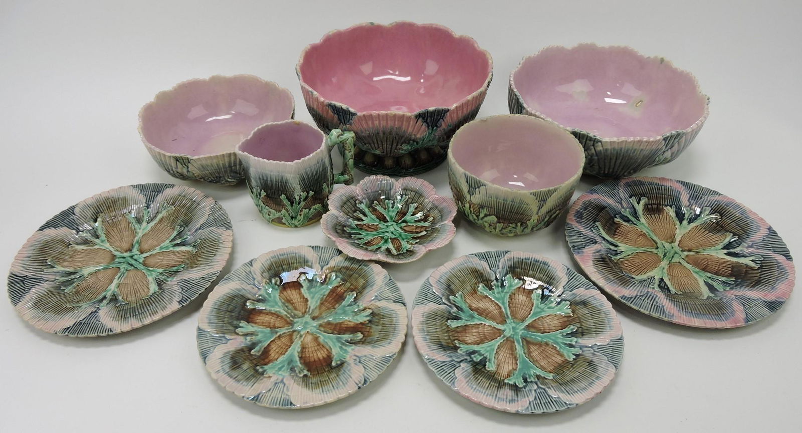 Etruscan shell and seaweed majolica (1 of 1)