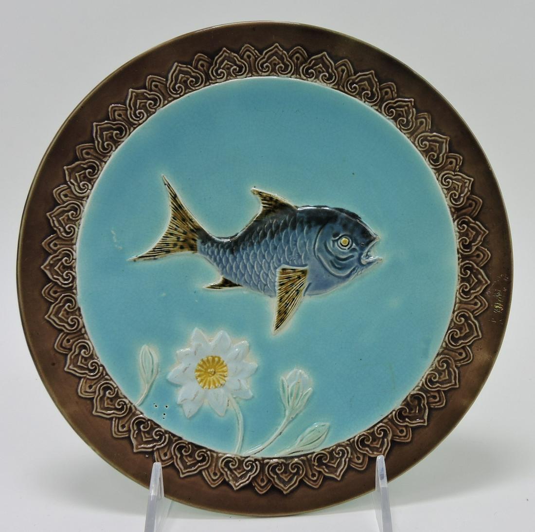 Holdcroft majolica fish and daisy plate,: 8 1/2"