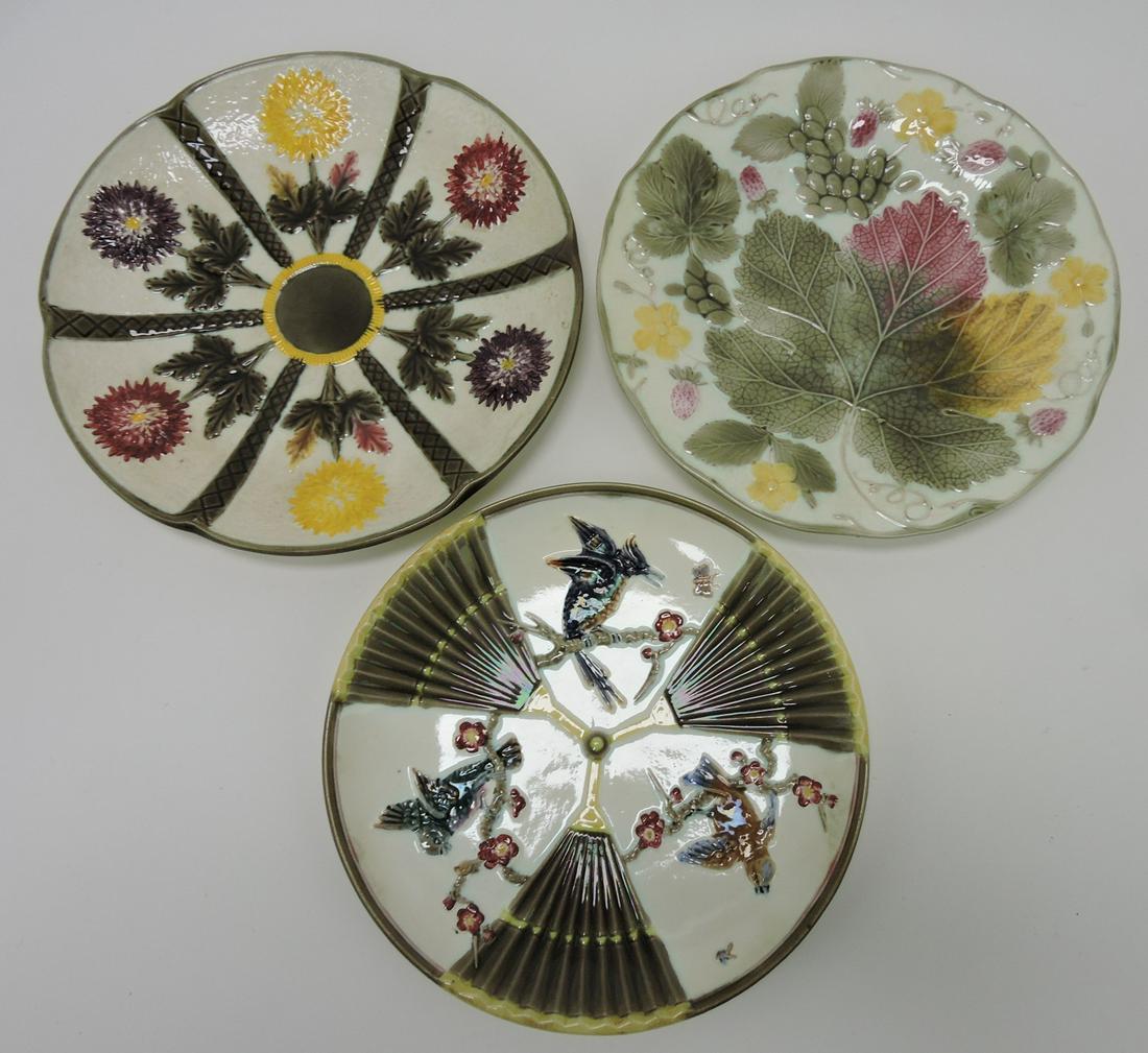 Wedgwood majolica Argenta lot of: 3 plates