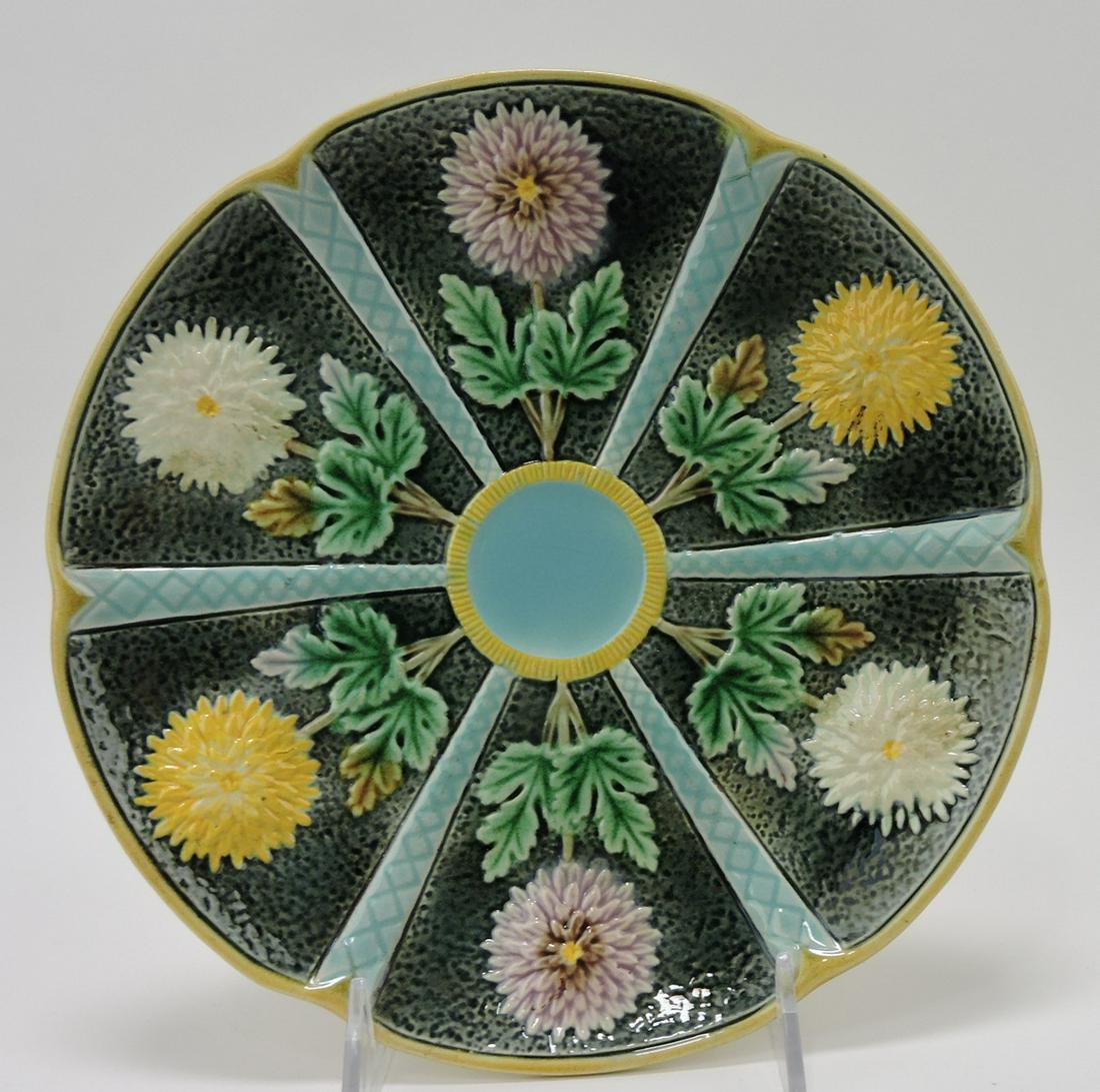 Wedgwood majolica chrysanthemum: plate, 9"