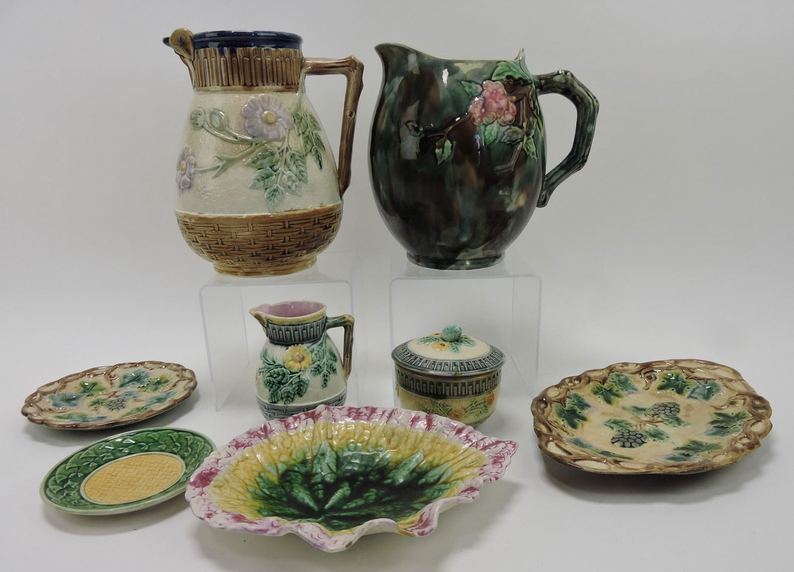 Etruscan majolica lot of 8 pieces, various: condition