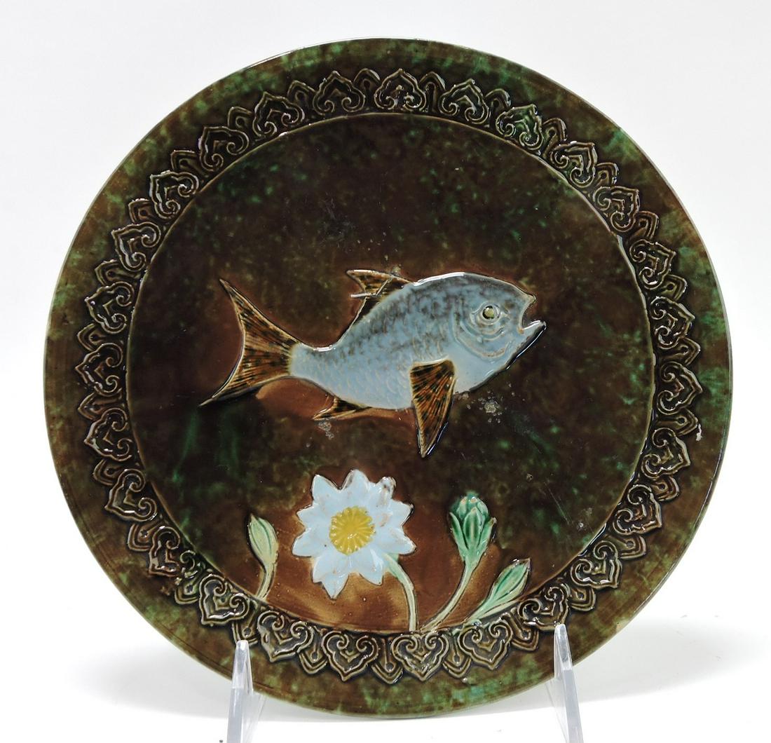 Holdcroft majolica mottled fish and: daisy plate, 8 1/2"