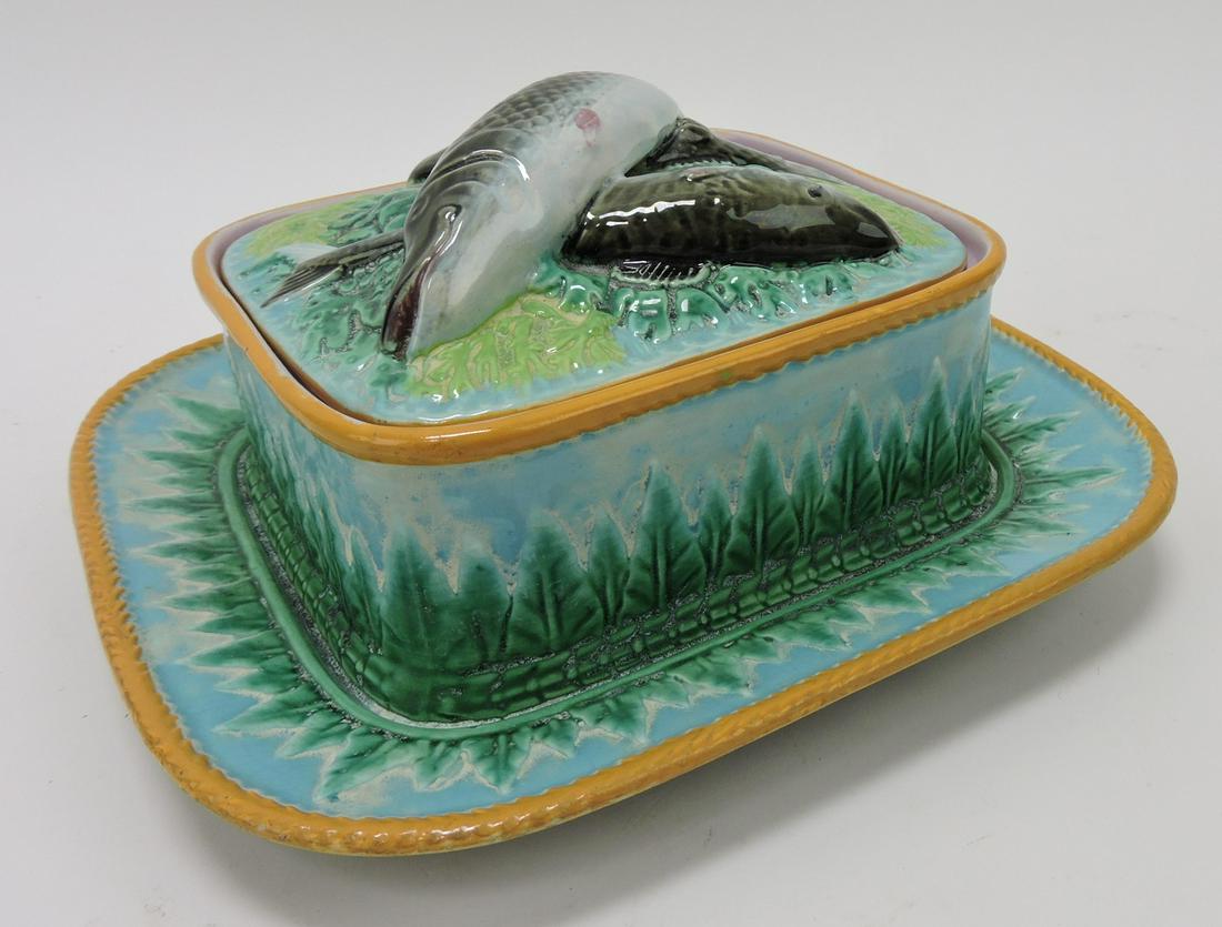 George Jones majolica acanthus leaf: sardine box and stand