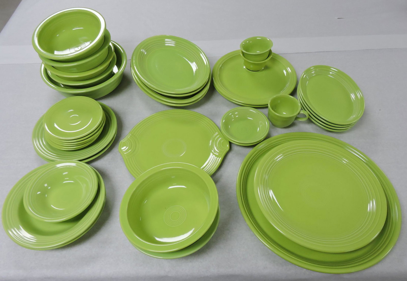 Fiesta Post 86 lot of 36 pieces, chartreuse: .