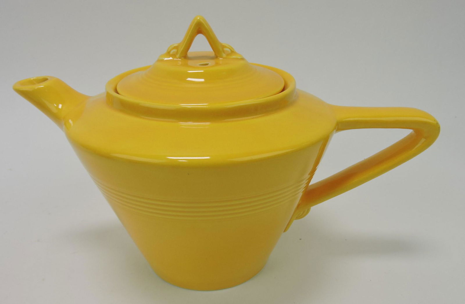 Fiesta Harlequin teapot, yellow (1 of 1)