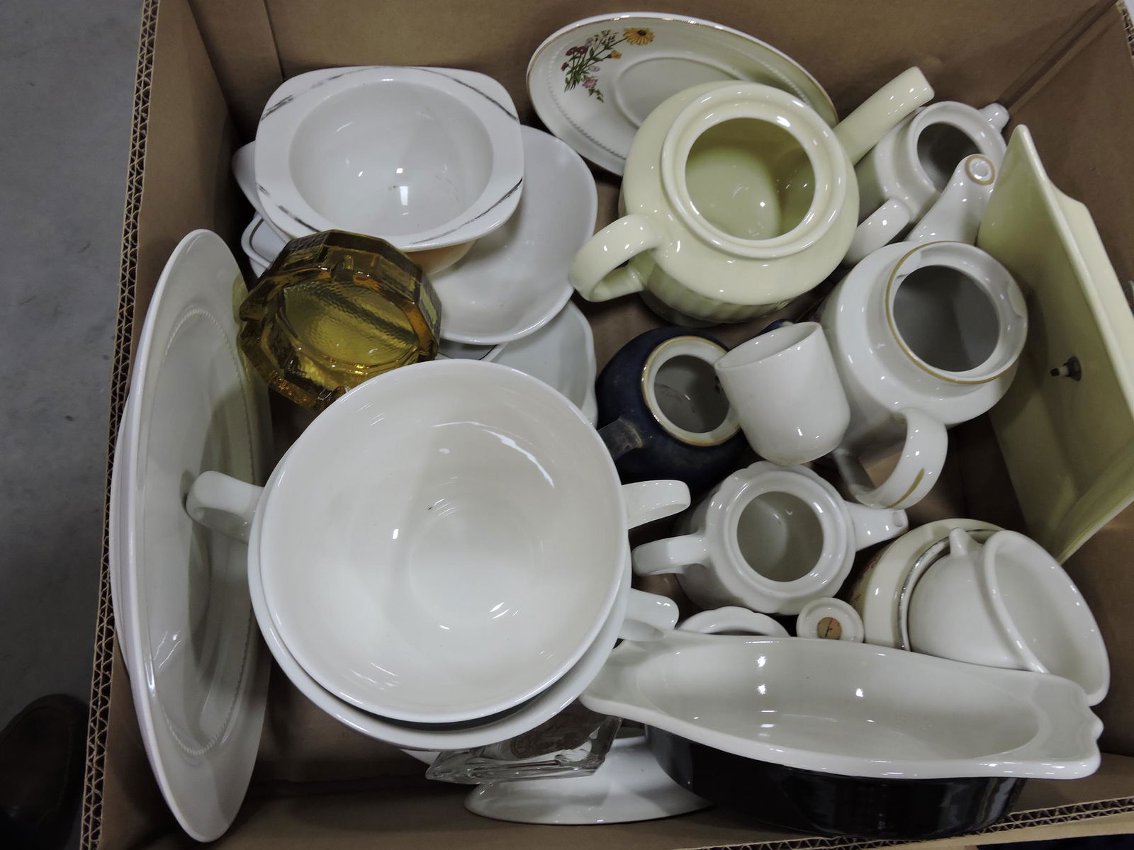 Hall China box of assorted wares (1 of 1)