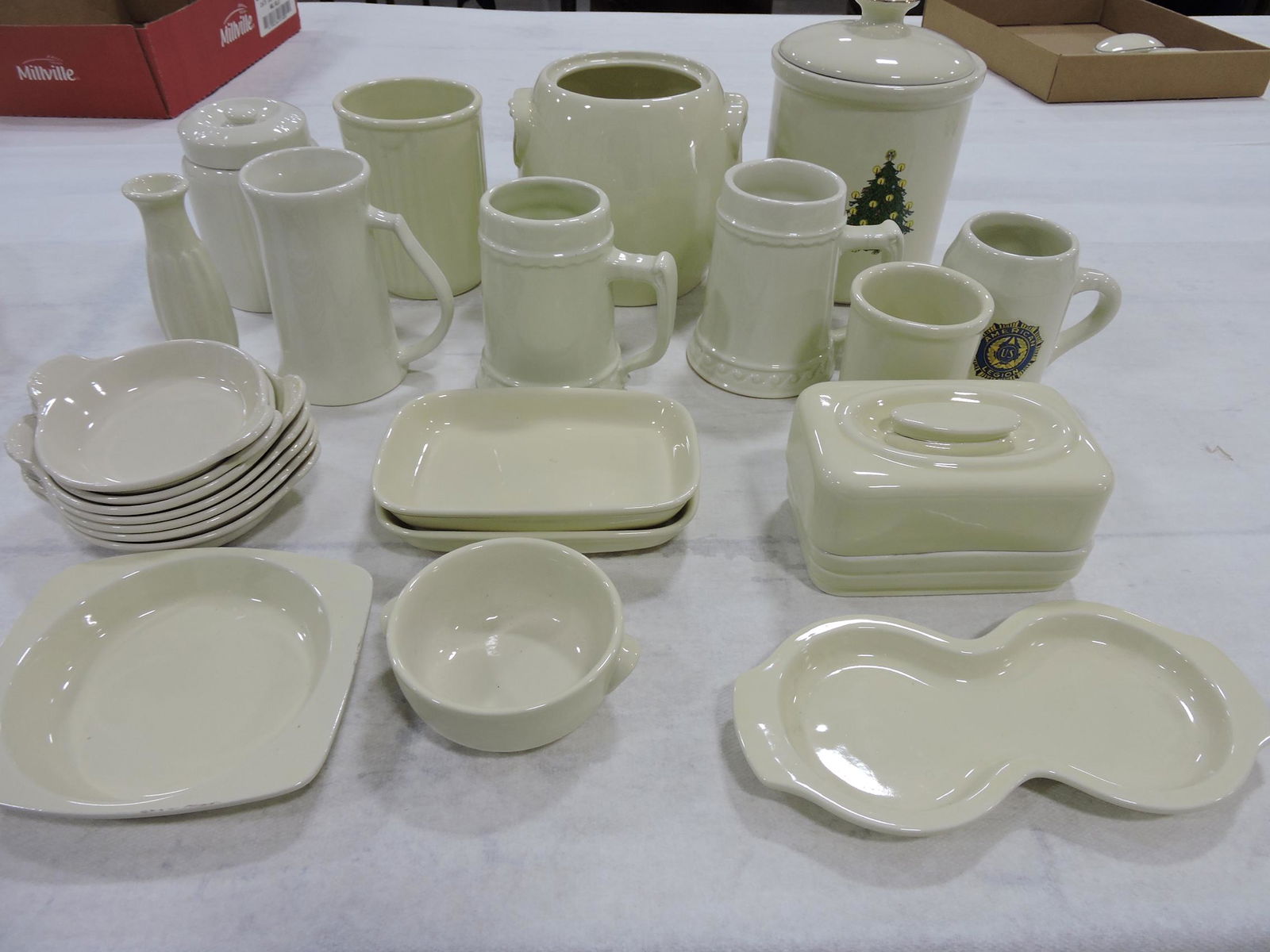 Hall China box of various wares (1 of 1)