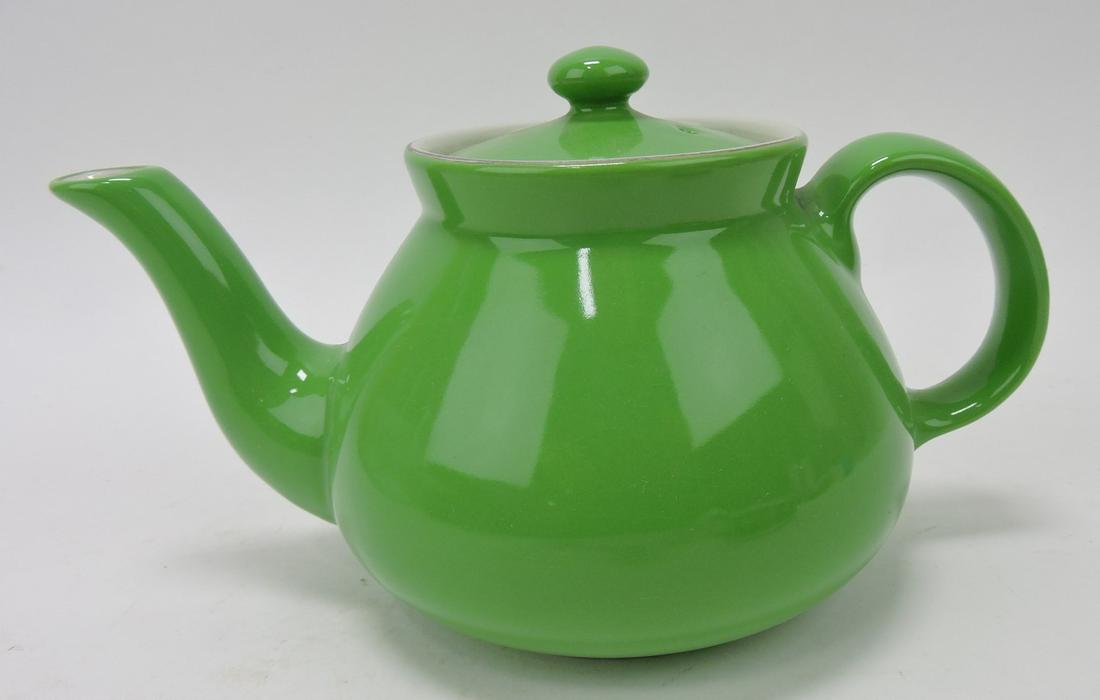 Hall China New York teapot with gold (1 of 1)