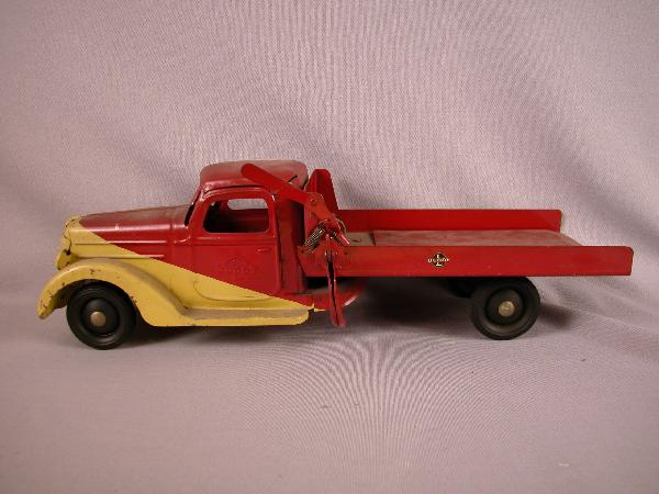 Buddy L flat bed truck with winch, 20 1/2" : Buddy L flat bed truck with winch, 20 1/2"