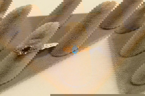 Ladies 10kt gold blue topaz ring, 1.6 grams: Ladies 10kt gold blue topaz ring, 1.6 grams