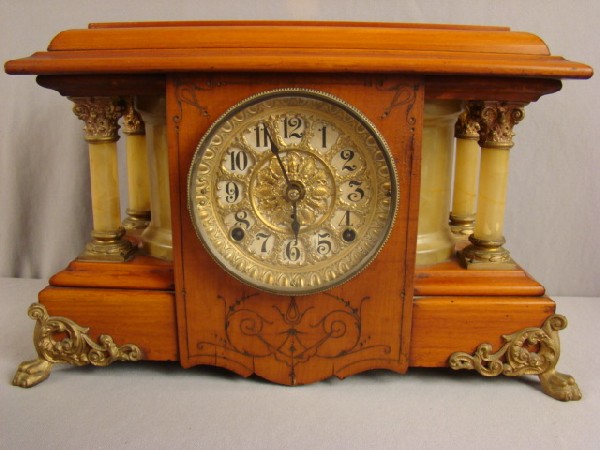 Seth Thomas mantle clock with columns, 11": Seth Thomas mantle clock with columns, 11"