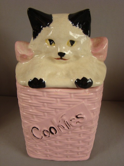 McCoy kitten in basket cookie jar: McCoy kitten in basket cookie jar
