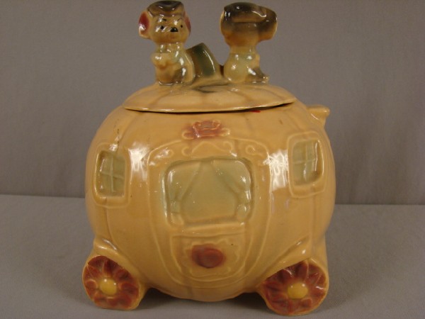 Cinderella carriage no. W32 USA cookie jar: Cinderella carriage no. W32 USA cookie jar