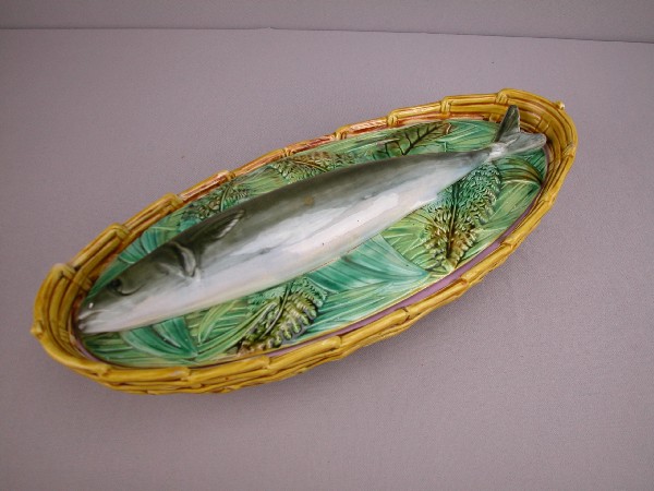 GEORGE JONES mackerel fish tureen with basket ba: GEORGE JONES mackerel fish tureen with basket base and mackerel fish on bed of leaves and ferns for cover, minor hairline to base, 15 1/2"l