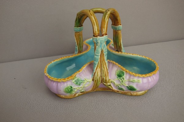 GEORGE JONES pink majolica tri-foil basket with : GEORGE JONES pink majolica tri-foil basket with vine handle, great color and detail , 4 1/4"h