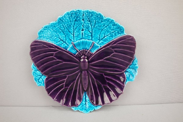 MINTON rare majolica butterfly plate with turqu: MINTON rare majolica butterfly plate with turquoise ground and violet butterfly, 9 1/2"