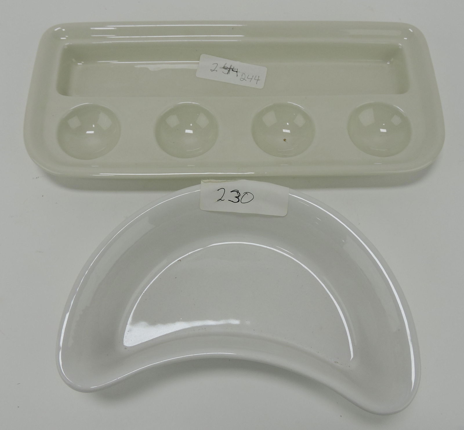 Hall China sandwich and condiment (1 of 3)