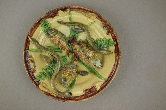 Mafra Portugal Palissy Ware round plaque with 3 fi: Mafra Portugal Palissy Ware round plaque with 3 fish, 2 eel and other sealife, nice detail, 12 1/2"