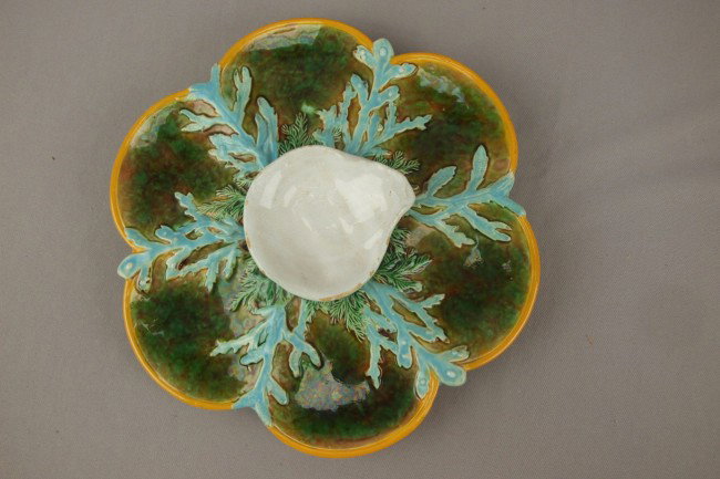 GEORGE JONES 6 well majolica oyster plate with mo: GEORGE JONES 6 well majolica oyster plate with mottled wells and white center shell, chip to base rim, wear to rim of center shell, 10 1/2", unusual color