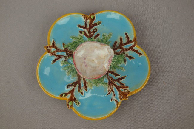 GEORGE JONES majolica 5 well oyster plate with ra: GEORGE JONES majolica 5 well oyster plate with raised center shell, turquoise ground , 7 3/4"