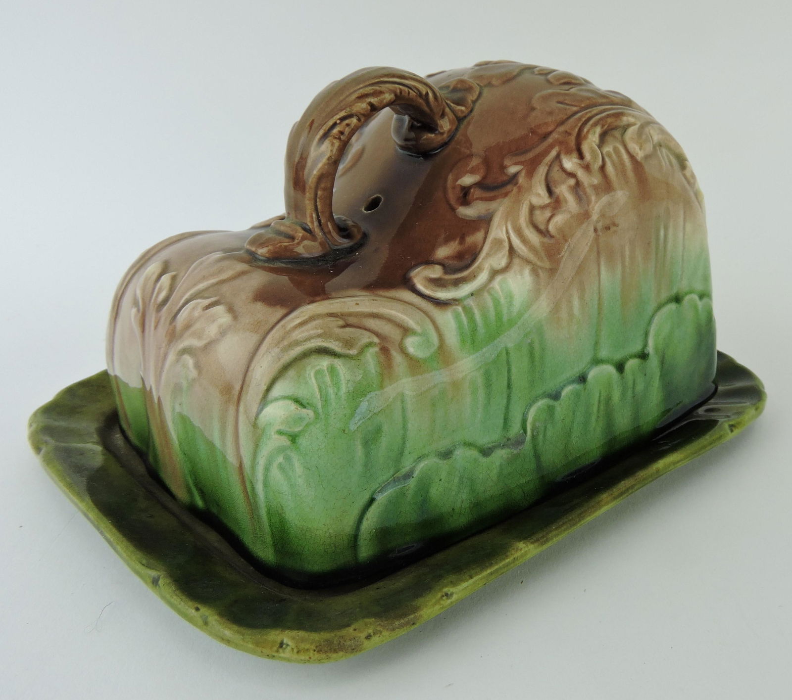 Majolica wedge cheese keeper (1 of 1)