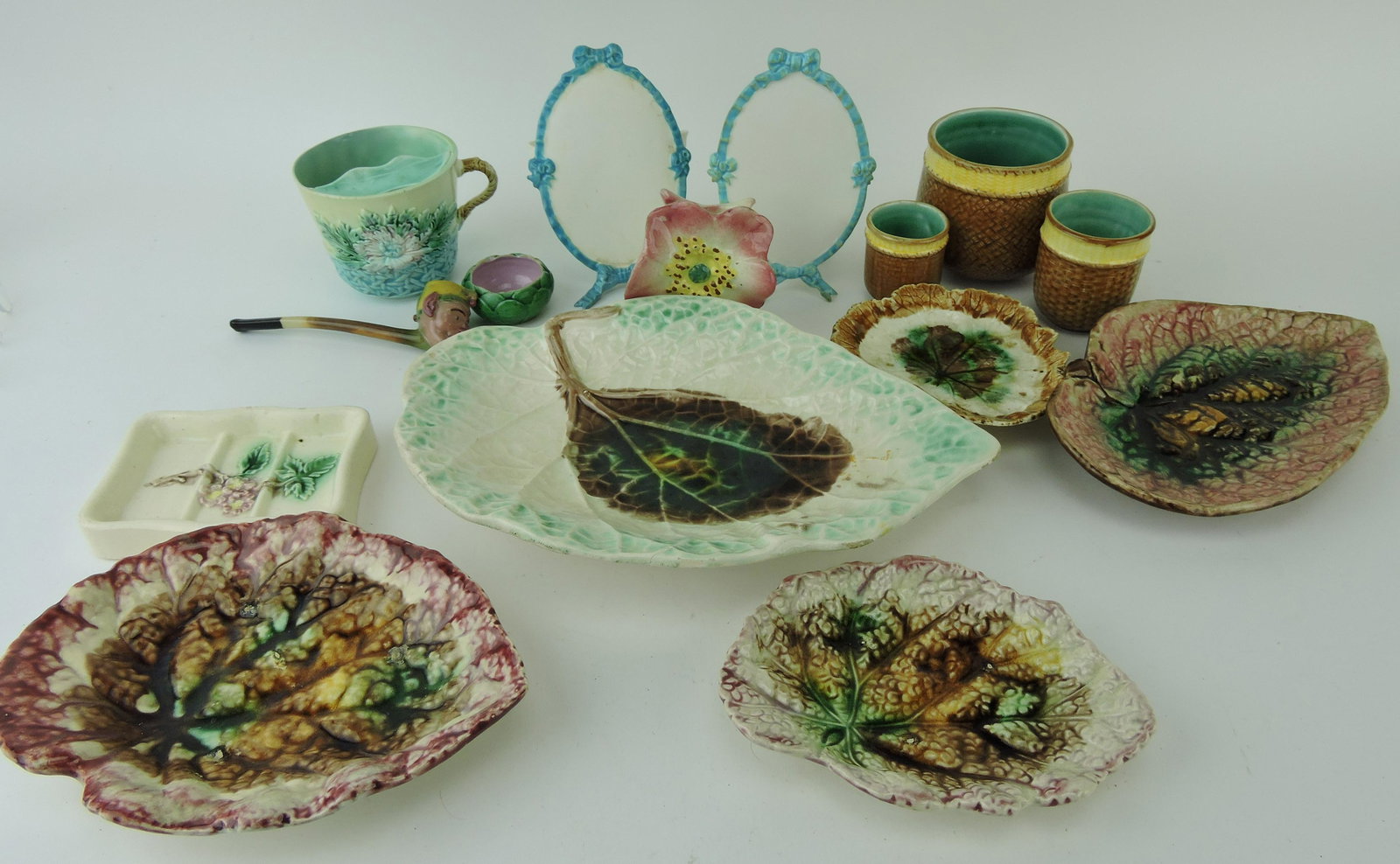 Majolica lot of 15 assorted pieces, various (1 of 1)