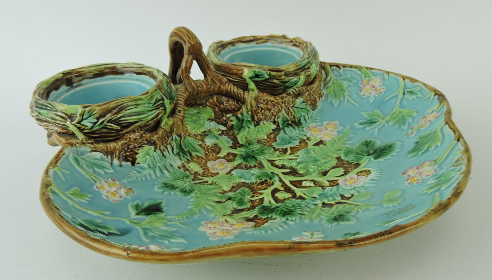 George Jones majolica strawberry (1 of 1)