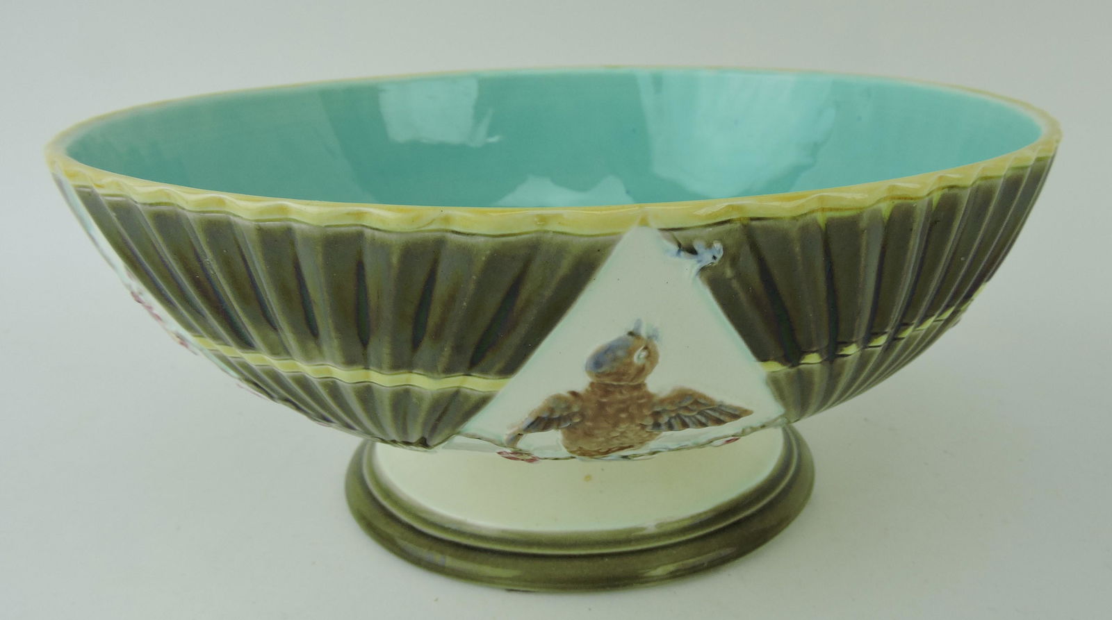 Wedgwood majolica Argenta bird and: fan footed bowl, 9 1/2"