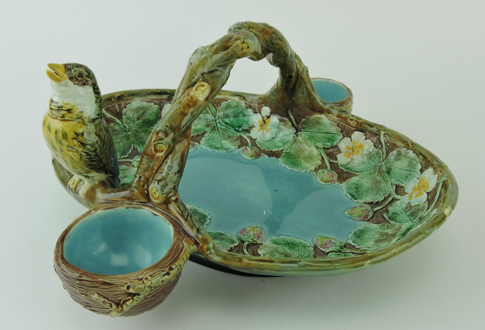 Holdcroft majolica strawberry basket (1 of 1)