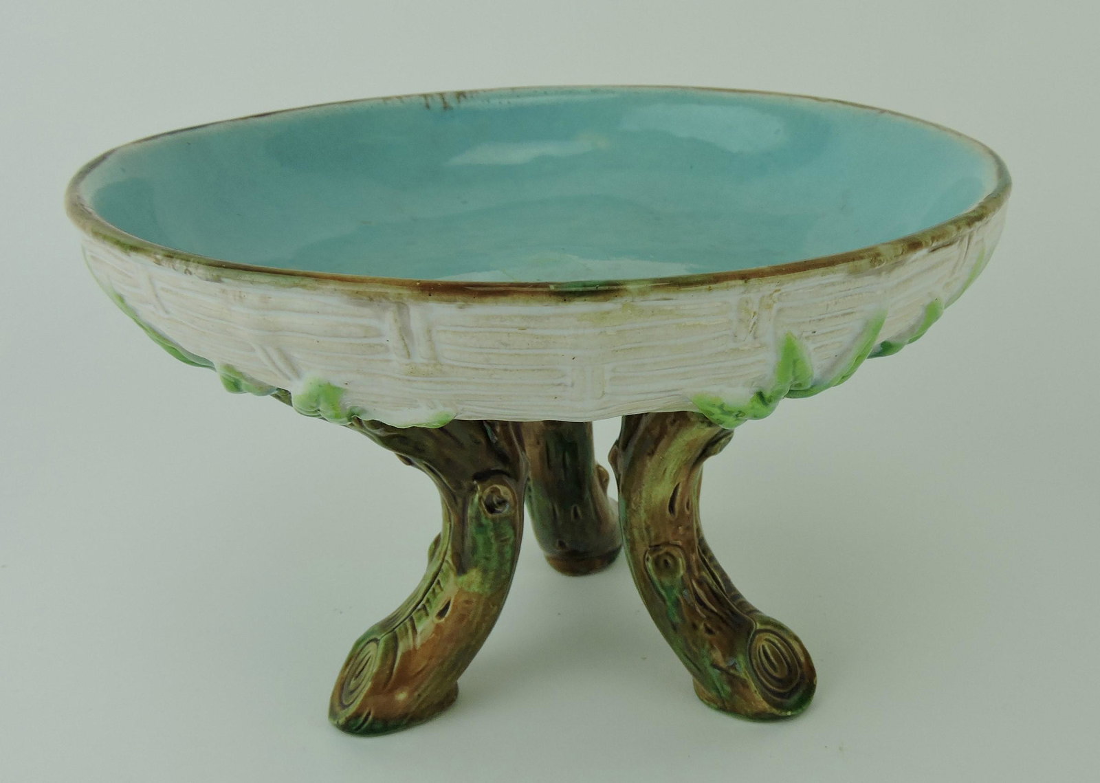 George Jones majolica wicker compote: with three branch legs, 8 1/2"d, 5 1/2"h