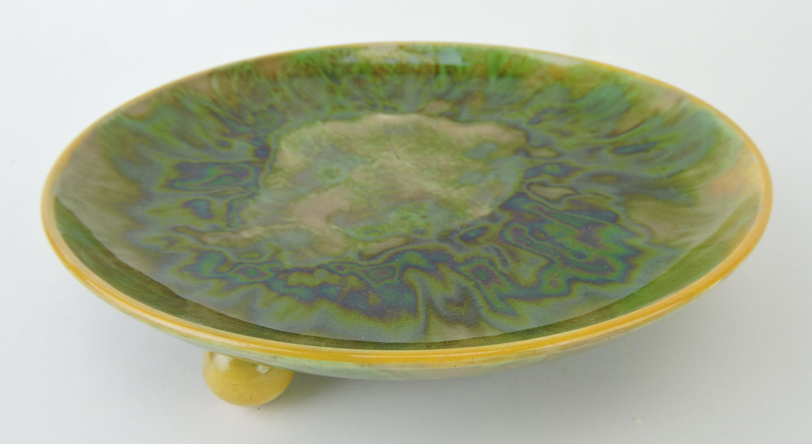 George Jones majolica 8" low bowl: with three ball feet