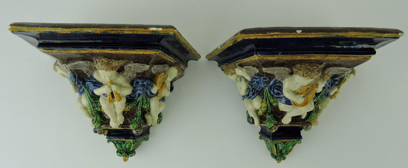 French Palissy pair of wall bracket (1 of 2)