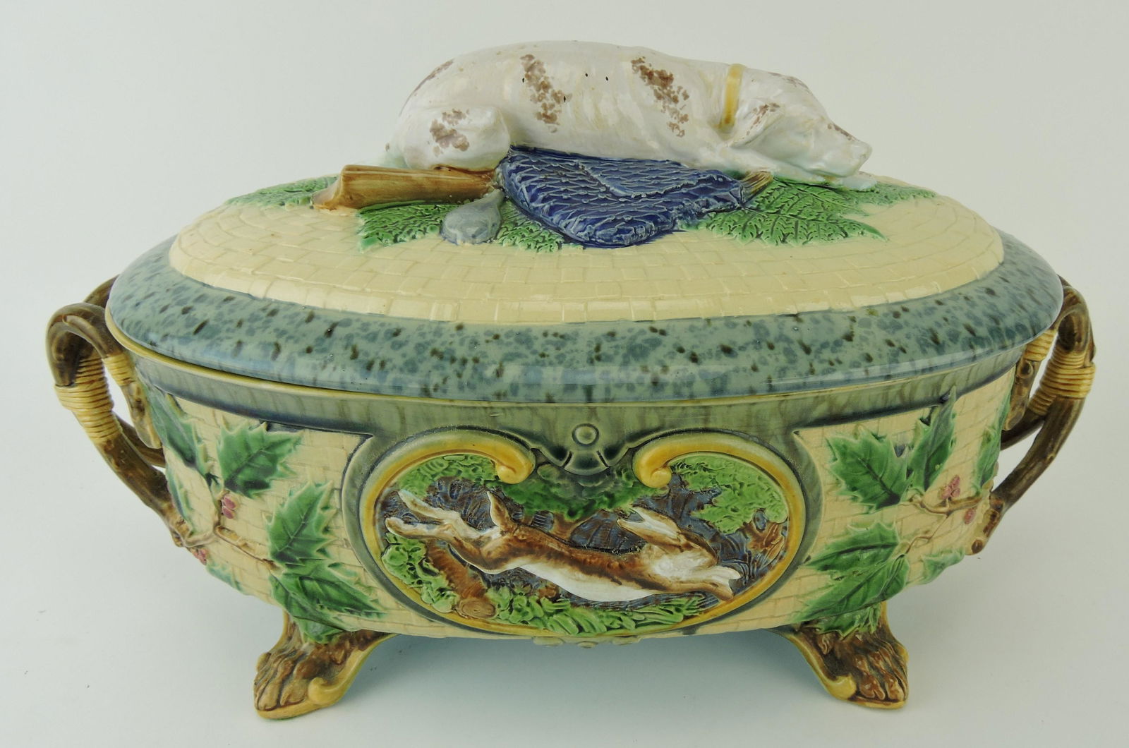 Minton majolica large size "Gun Dog" (3351) on May 28, 2022 Strawser Auction Group in IN