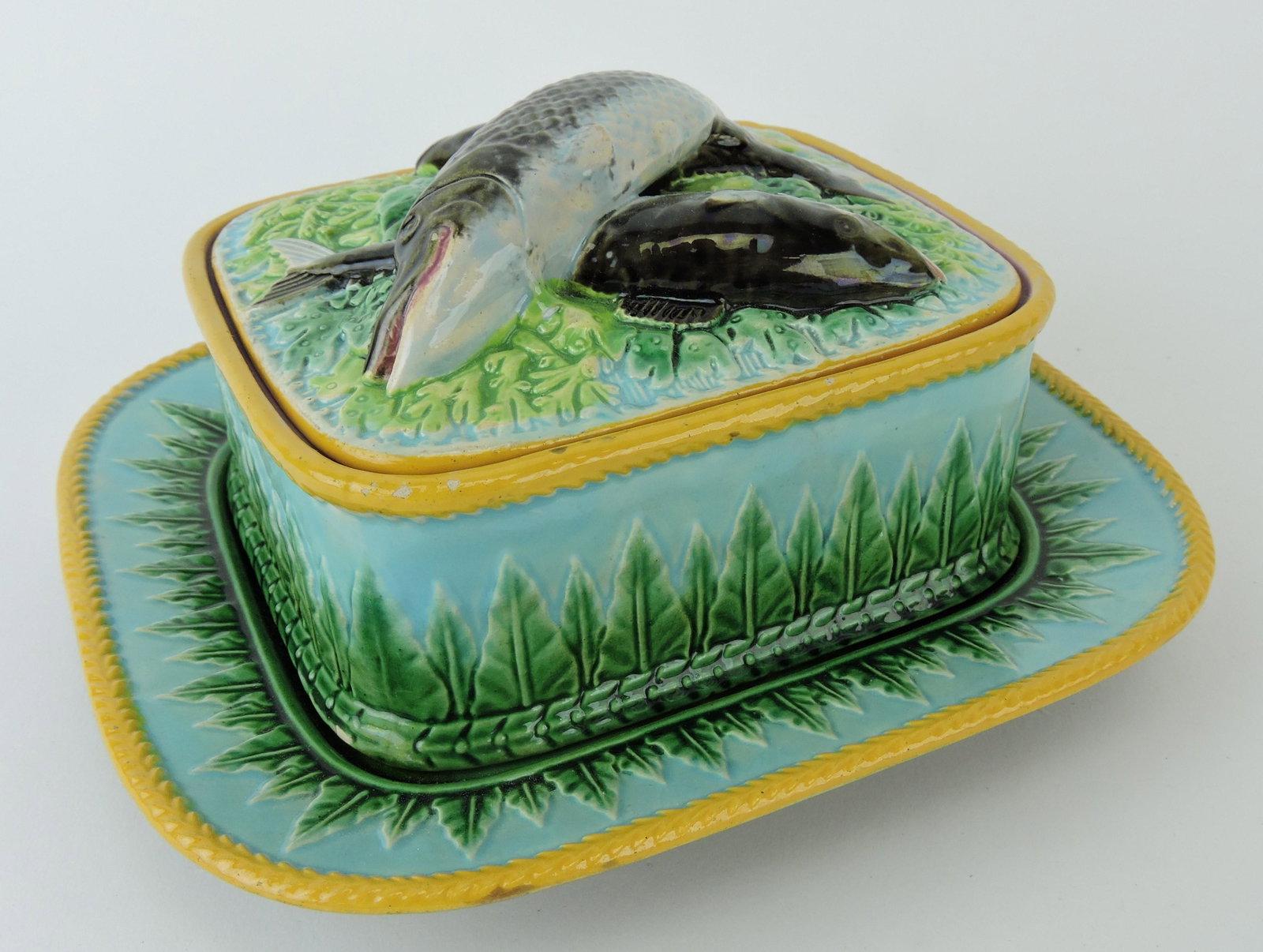 George Jones majolica acanthus: leaf sardine box; ref. Majolica Mania Vol 3 p15