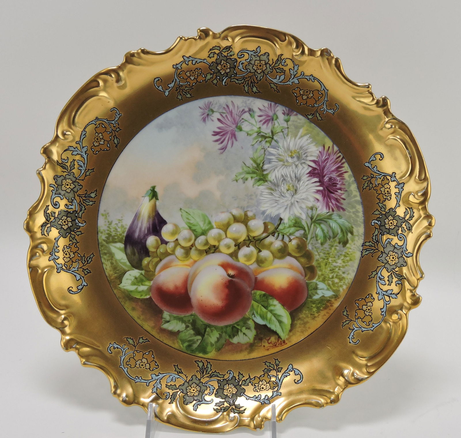 Limoges 13" scalloped border wall (1 of 1)