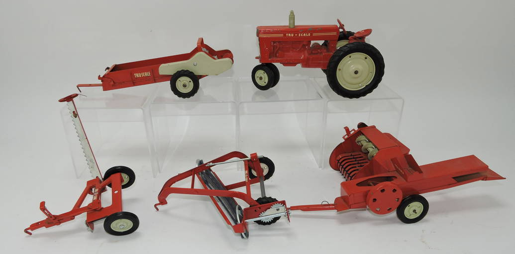 Tru Scale 11 Piece Farm Toy Set: