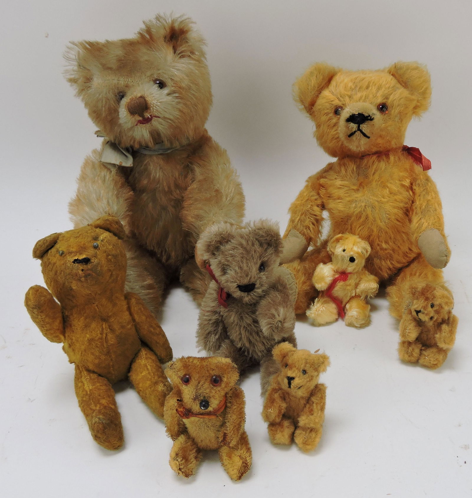 Lot of 8 early straw stuffed jointed (1 of 1)