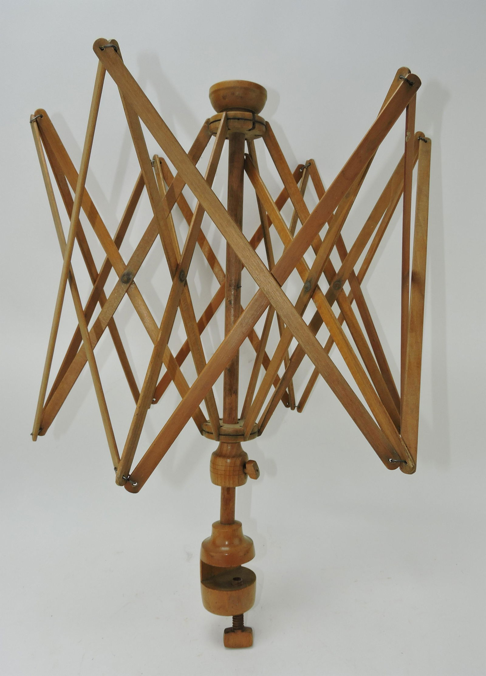 Yarn holder with table clamp (1 of 1)