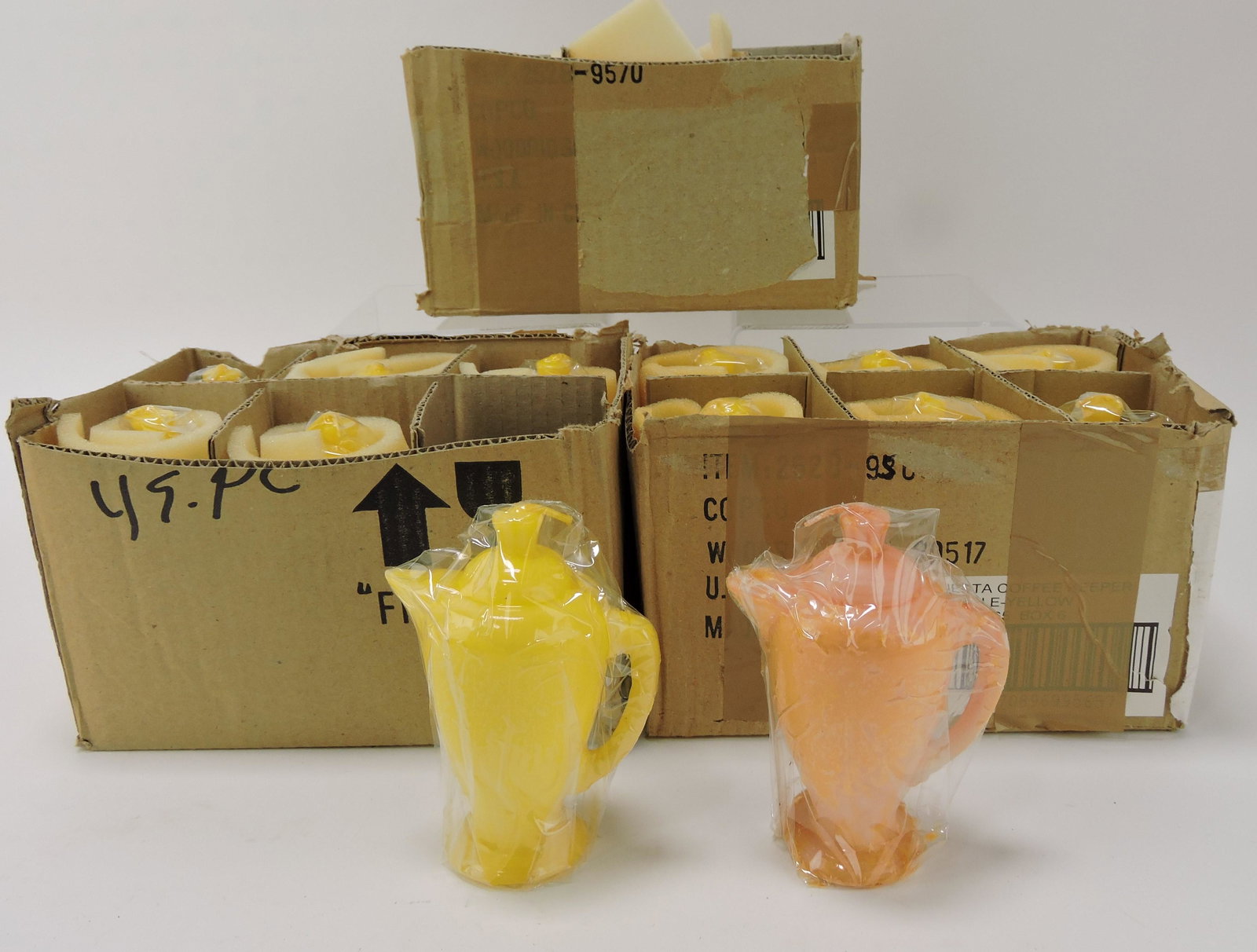 Fiesta Post 86 lot of 18 coffee pot (1 of 1)