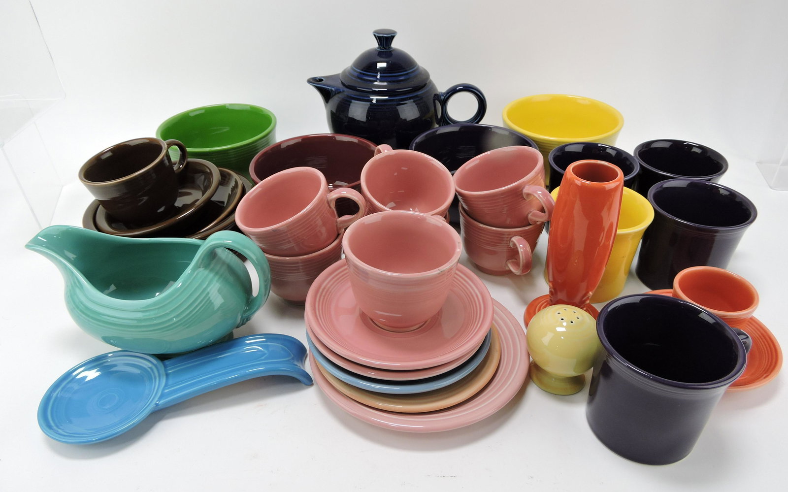 Fiesta Post 86 lot of 32 pieces: .