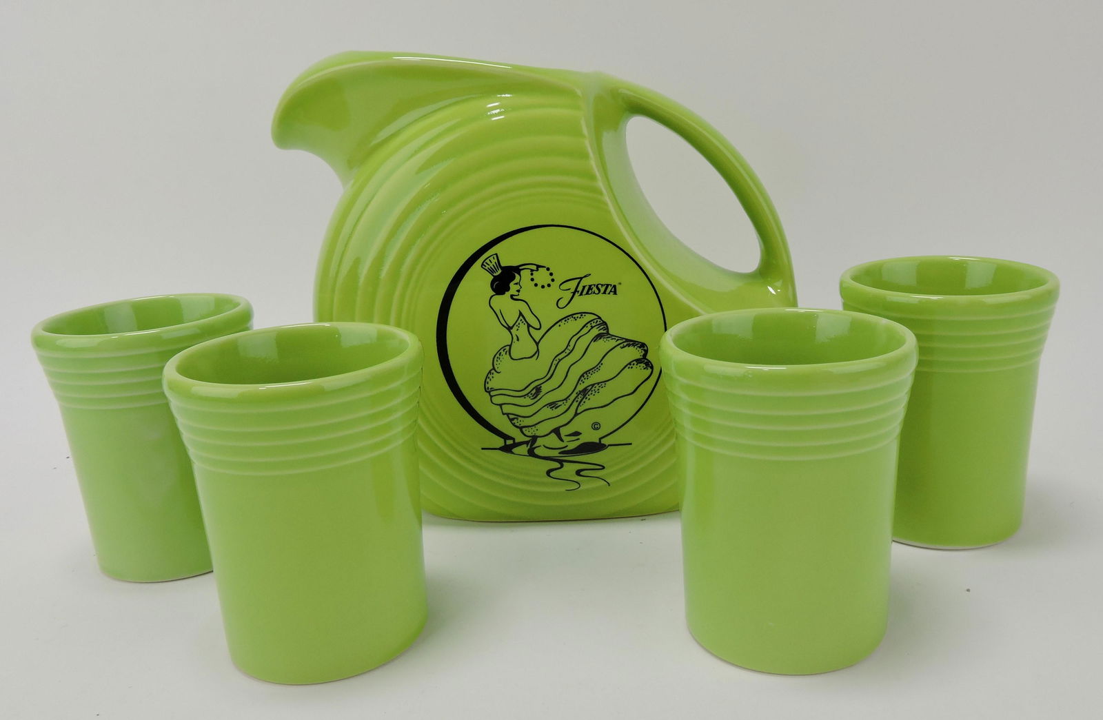 Fiesta Post 86 chartreuse dancing (1 of 1)