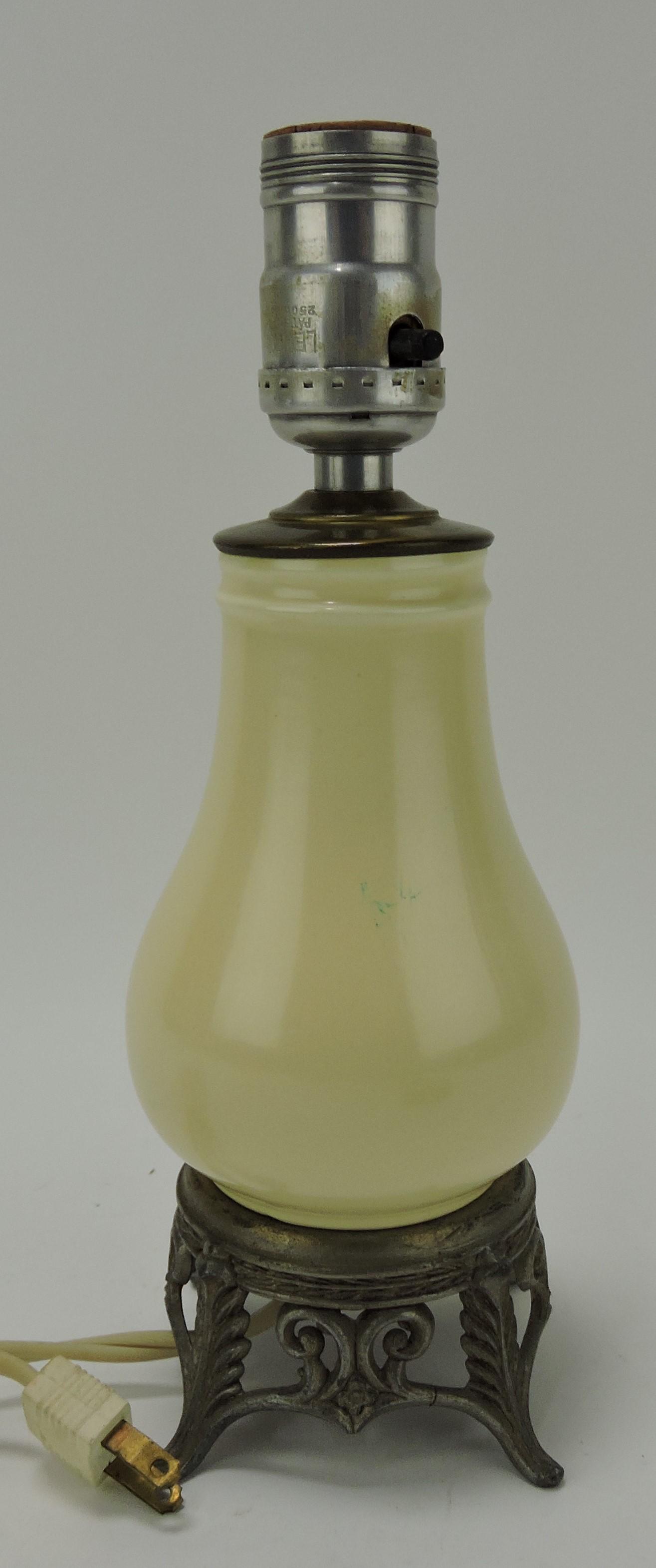 Fiesta syrup pitcher lamp, ivory (1 of 1)