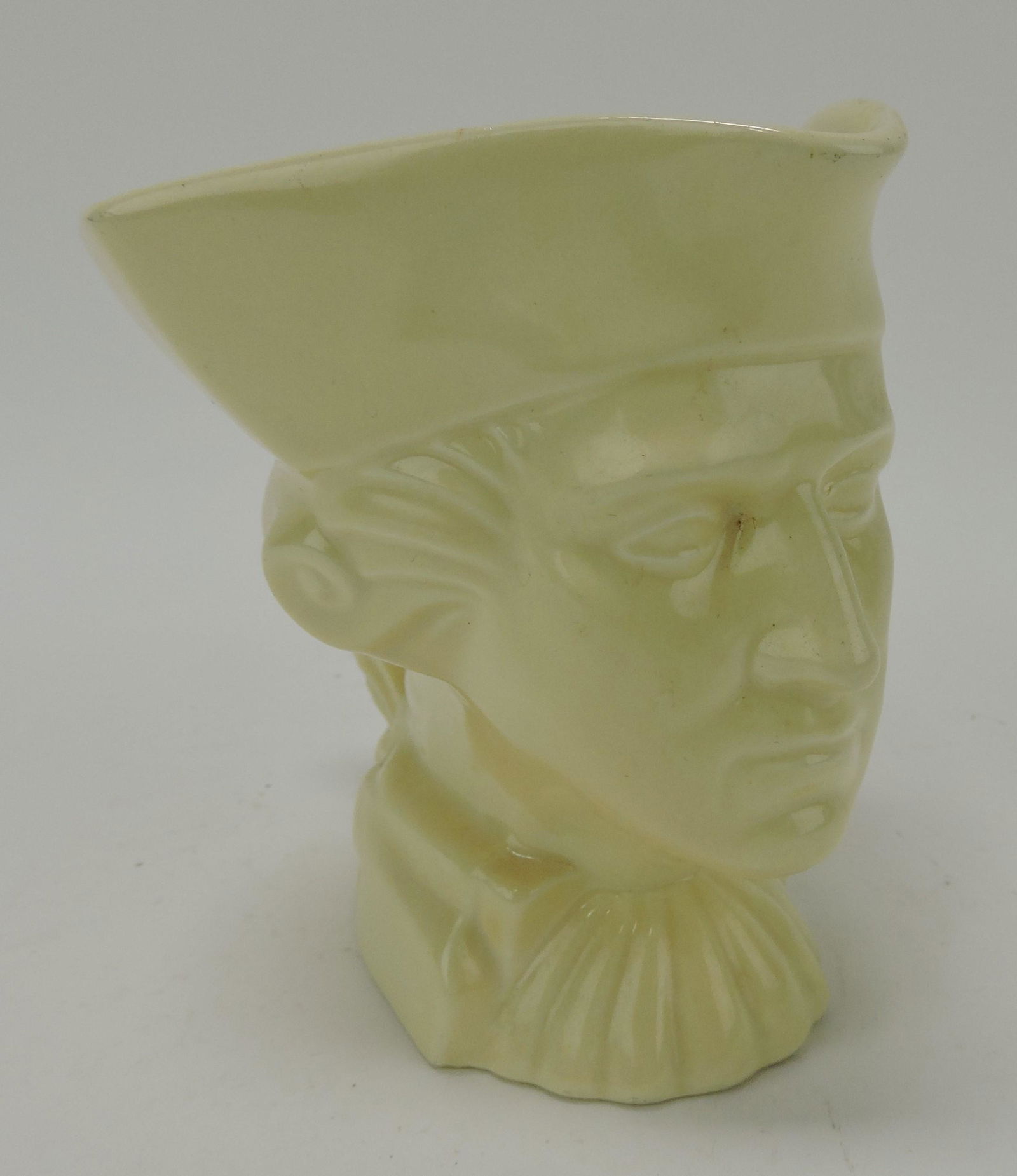 Fiesta 1939 World's Fair ivory (1 of 2)