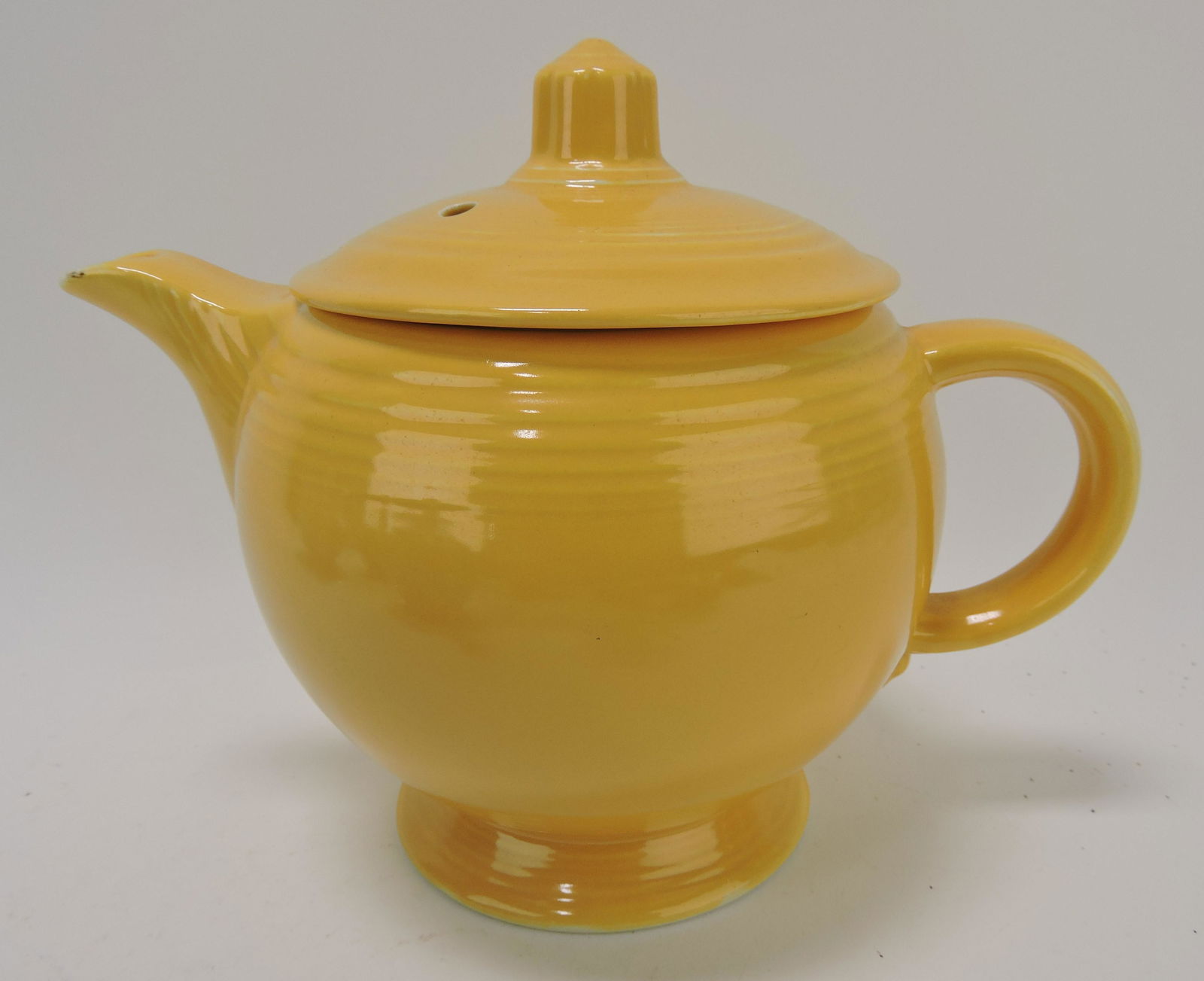 Fiesta medium teapot, yellow (1 of 1)