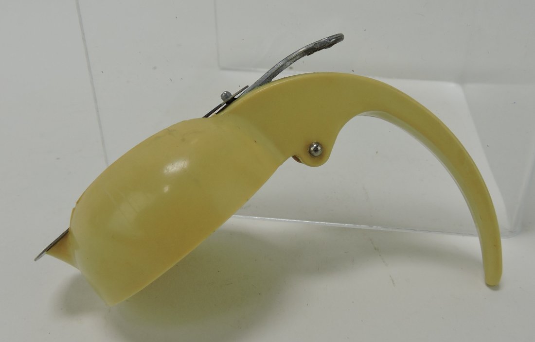 Fiesta syrup lid, ivory (1 of 1)